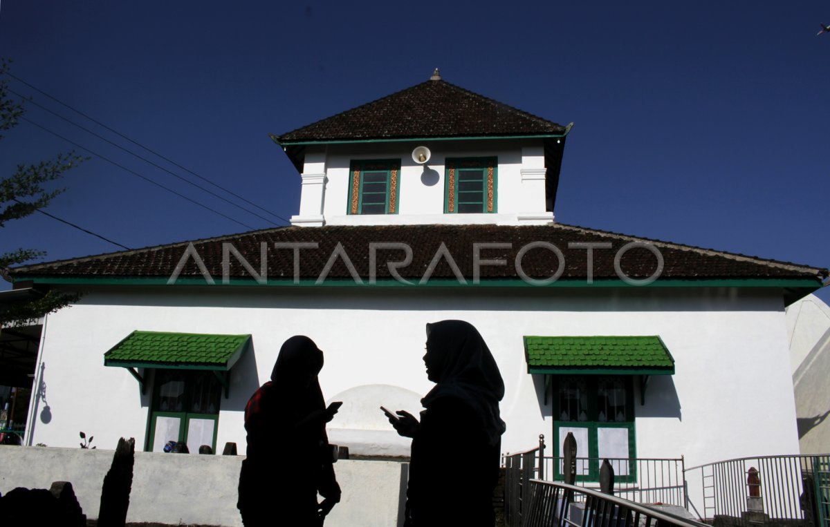 MASJID TERTUA DI SULSEL | ANTARA Foto