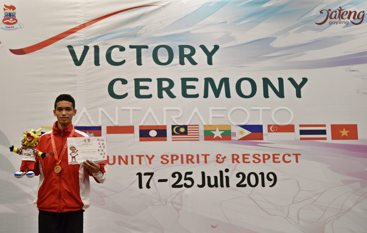 MEDALI EMAS PENCAK SILAT PUTRA ASEAN SCHOOL GAMES | ANTARA Foto