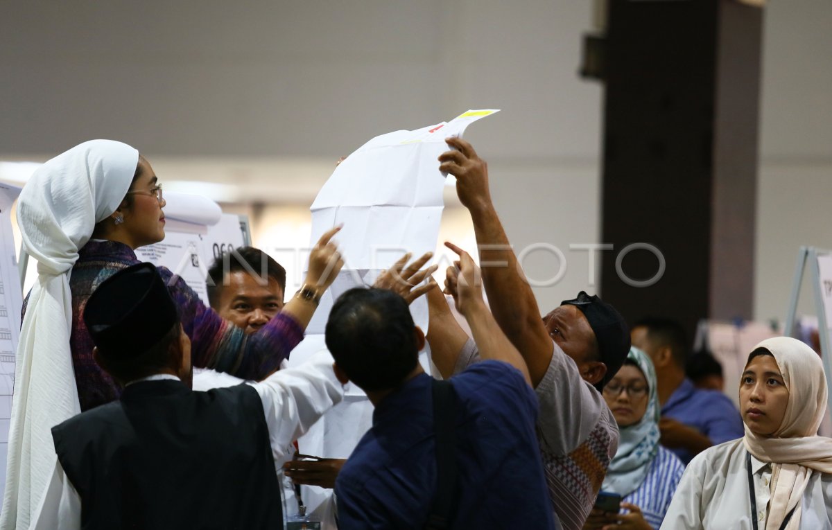 Perhitungan Surat Suara Pemilu Di Kuala Lumpur | ANTARA Foto