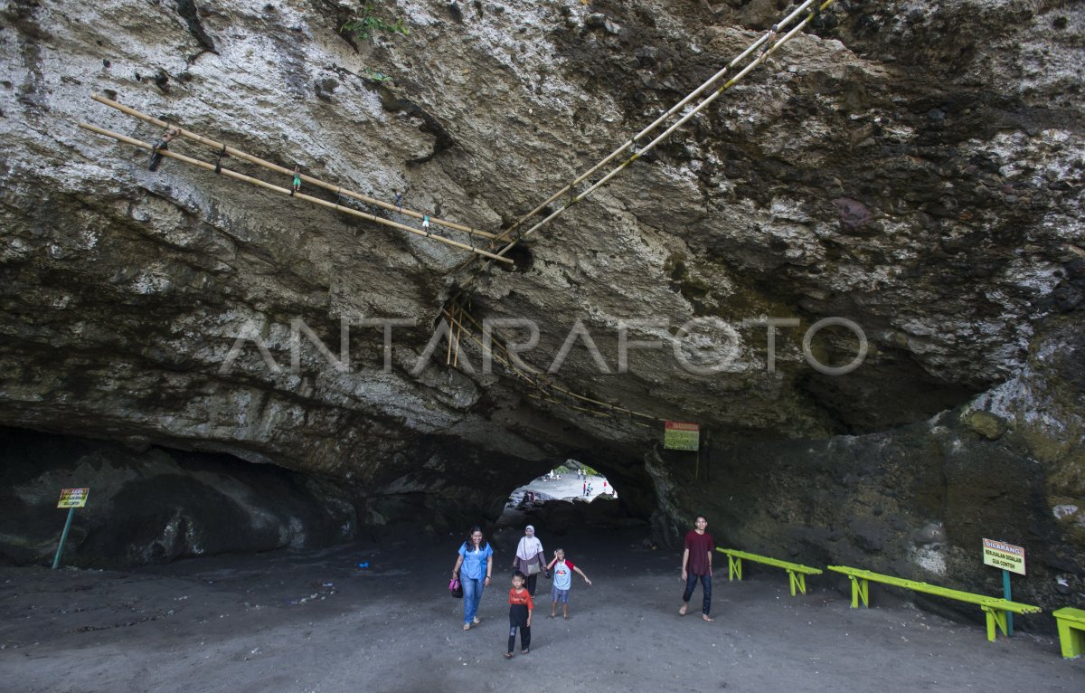 POTENSI WISATA PANTAI | ANTARA Foto