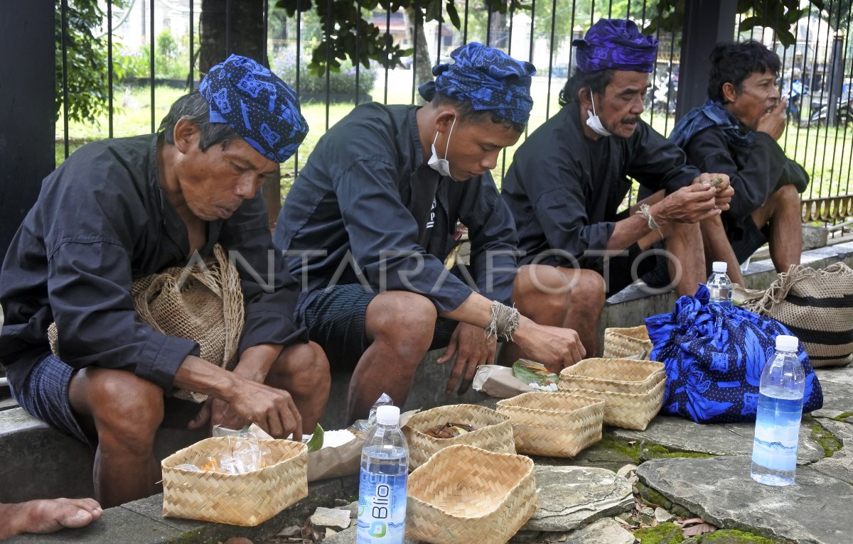 WARGA BADUY SAMBUT TRADISI SEBA