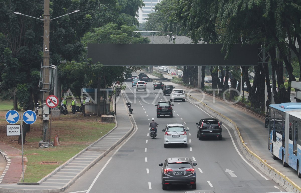 Jalanan Jakarta Lengang Antara Foto