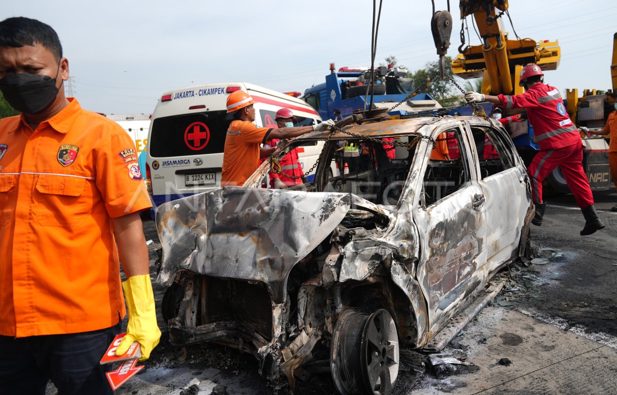 Kecelakaan Tol Jakarta-Cikampek KM 58 | ANTARA Foto