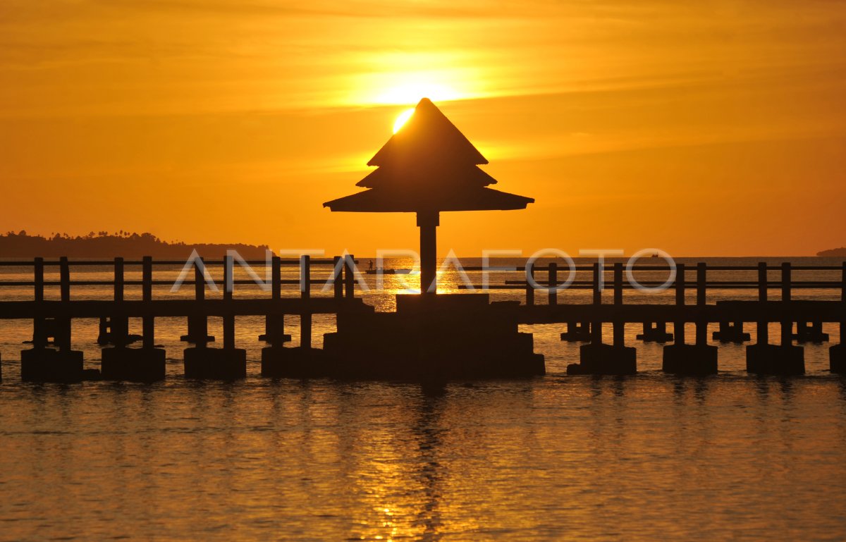 Pembenahan Pantai Carocok Painan Antara Foto