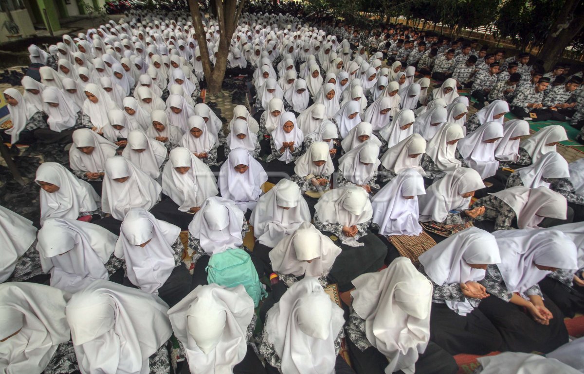 Baca Yasin Doakan Bj Habibie Antara Foto