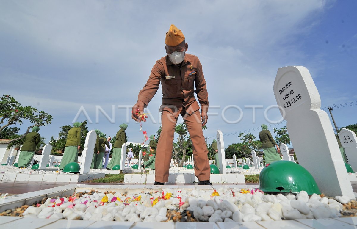 ZIARAH MAKAM PAHLAWAN HUT TNI | ANTARA Foto