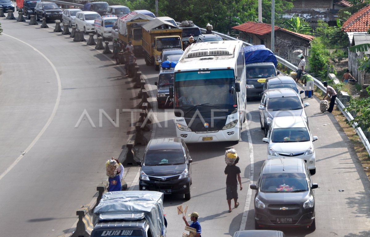 PUNCAK ARUS MUDIK PANTURA | ANTARA Foto