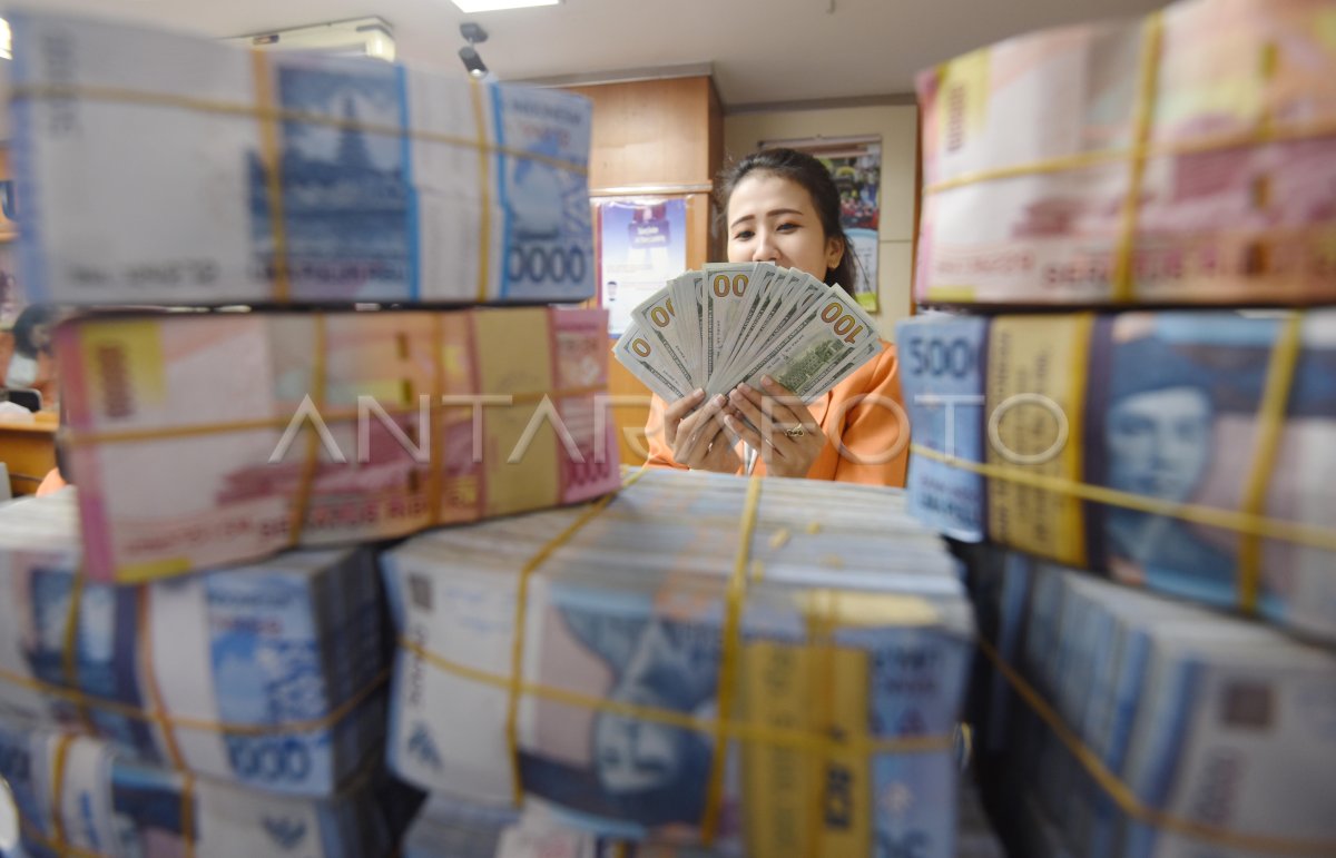 PELEMAHAN NILAI RUPIAH | ANTARA Foto