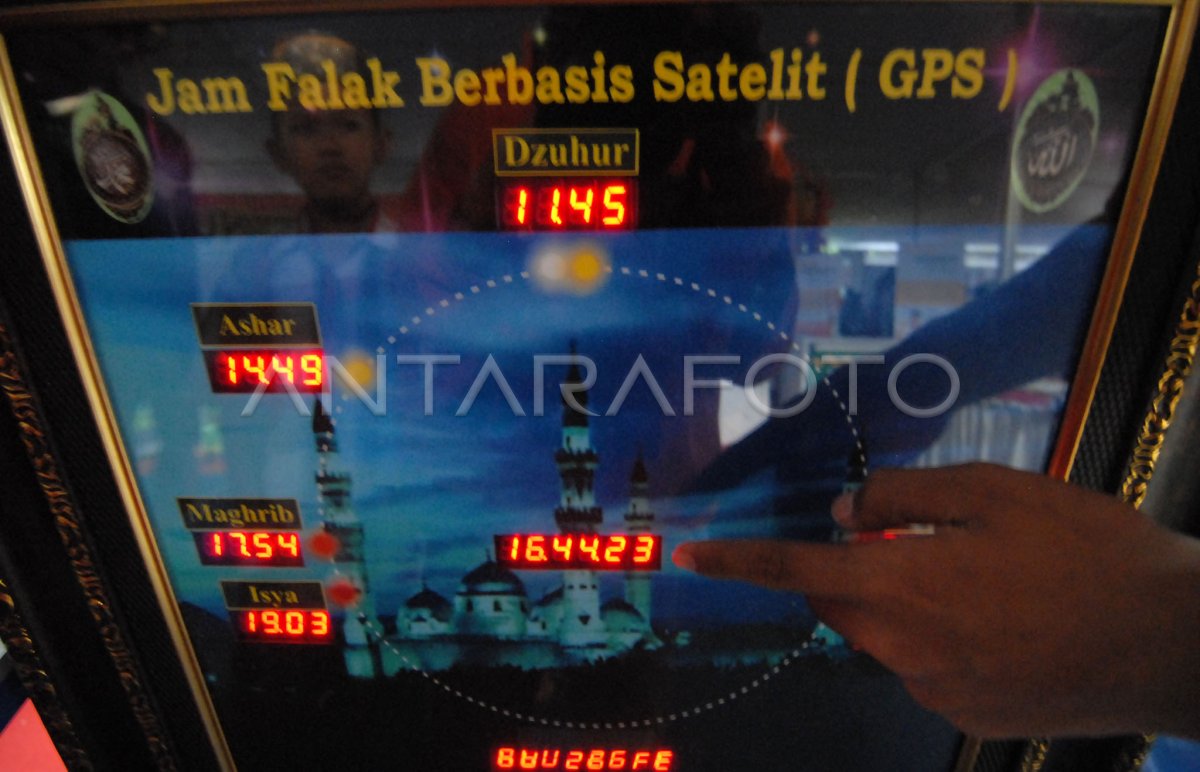 JAM FALAK BERBASIS SATELIT