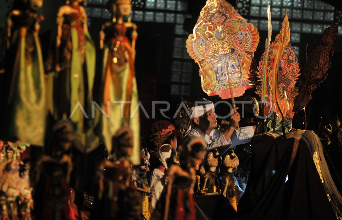 PERTUNJUKAN WAYANG AJEN SUFI | ANTARA Foto