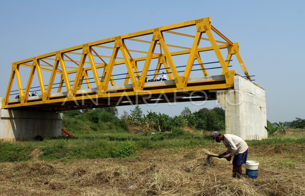 PEMBANGUNAN JEMBATAN BEKASI-KARAWANG TERHENTI | ANTARA Foto