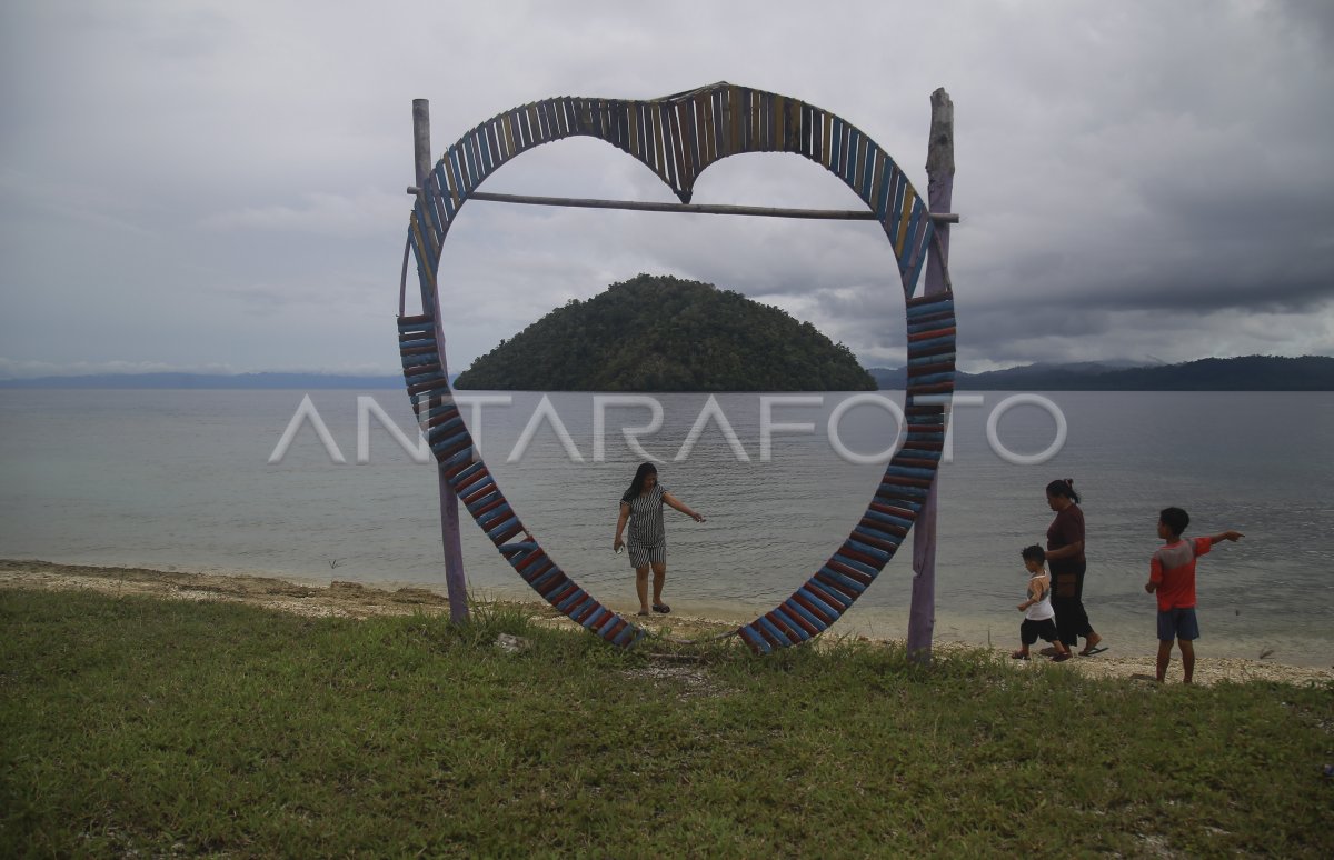 Potensi wisata pantai air panas di Pulau Bacan | ANTARA Foto