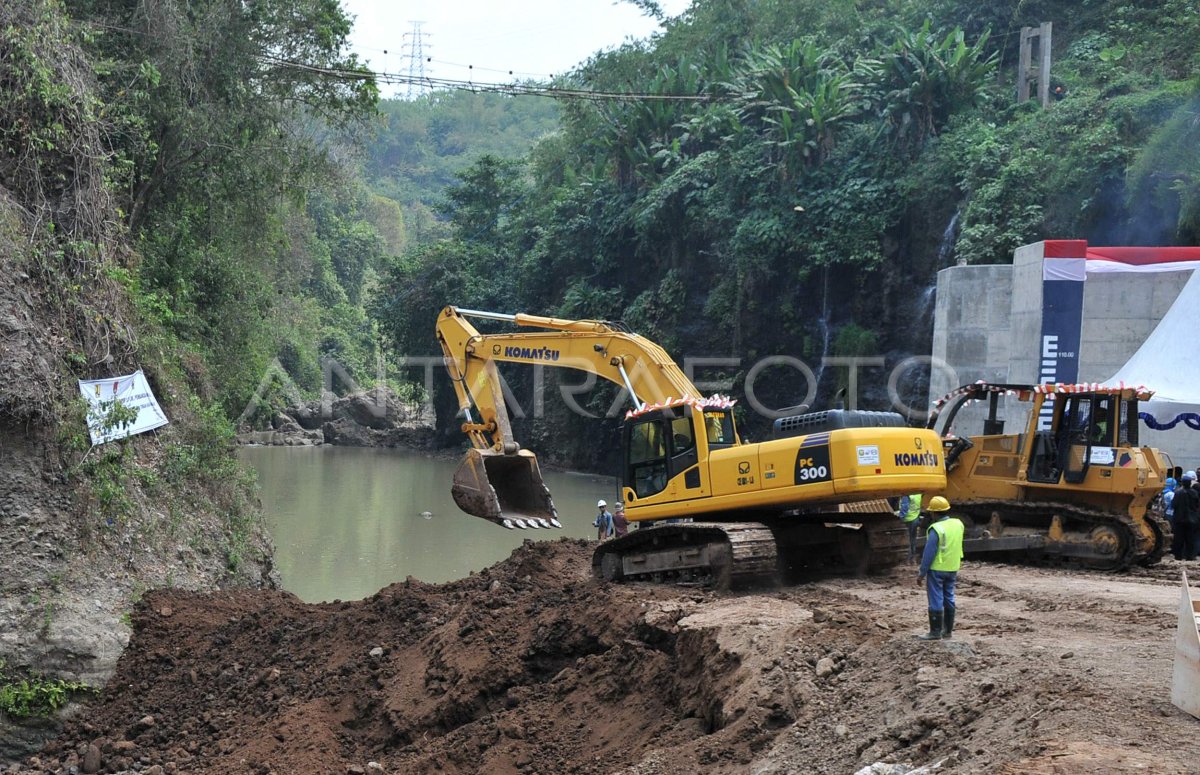 TEROWONGAN PENGELAK | ANTARA Foto