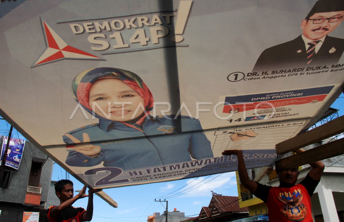 Penertiban Alat Peraga Kampanye Antara Foto 