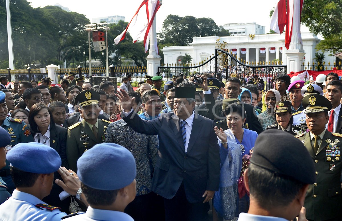 SBY MENINGGALKAN ISTANA | ANTARA Foto