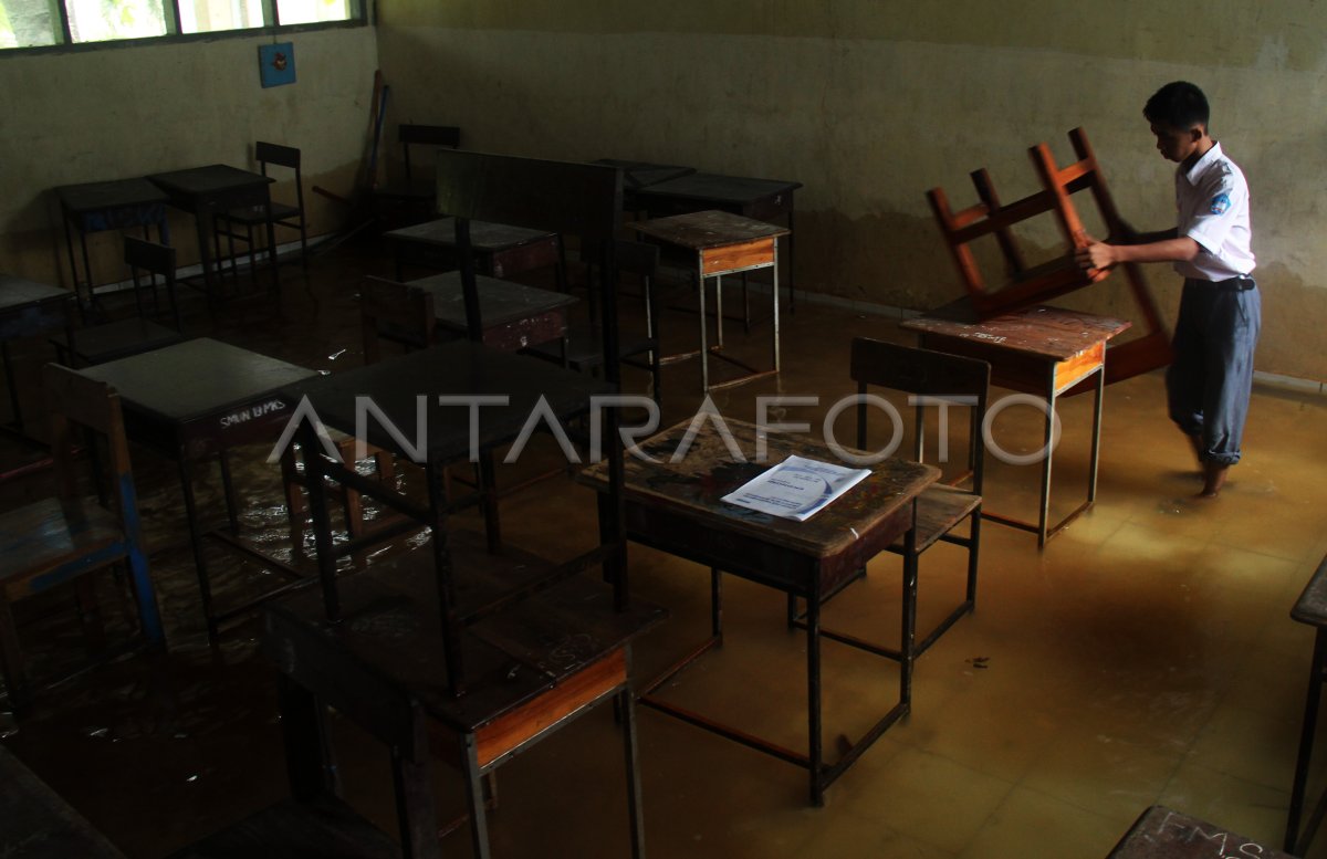 SEKOLAH TERENDAM BANJIR | ANTARA Foto