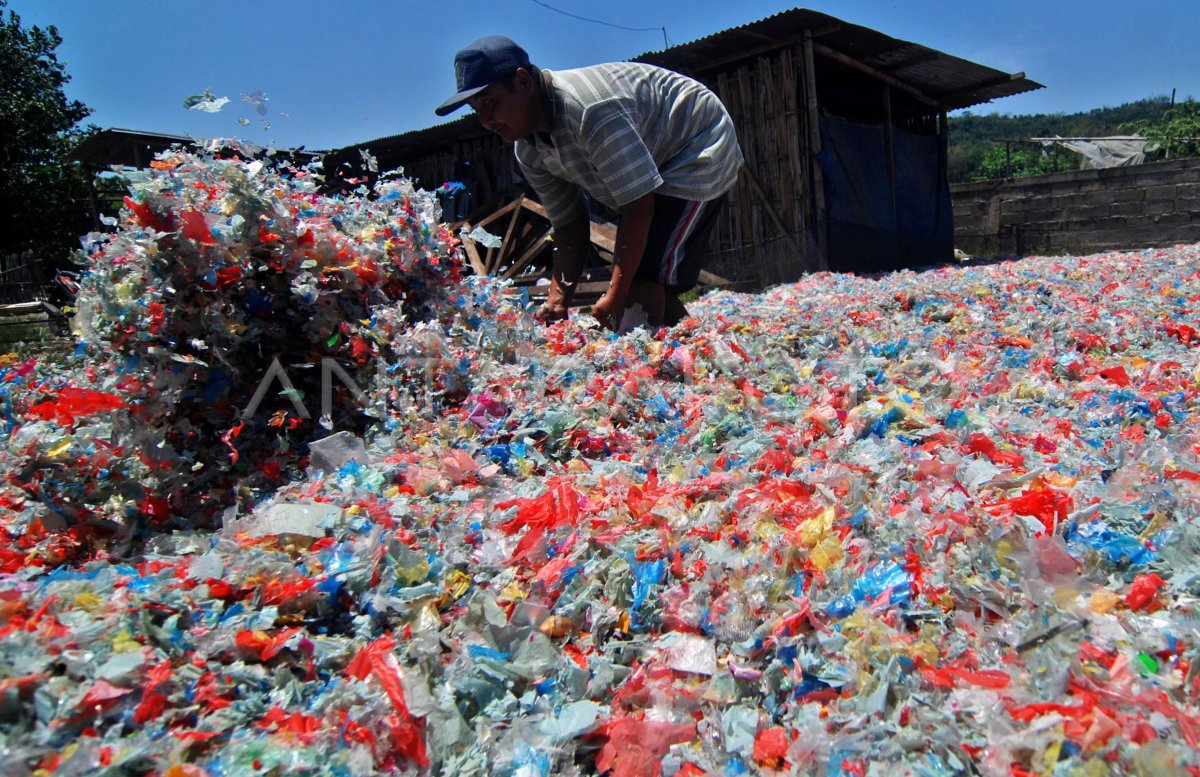 DAUR ULANG SAMPAH PLASTIK | ANTARA Foto