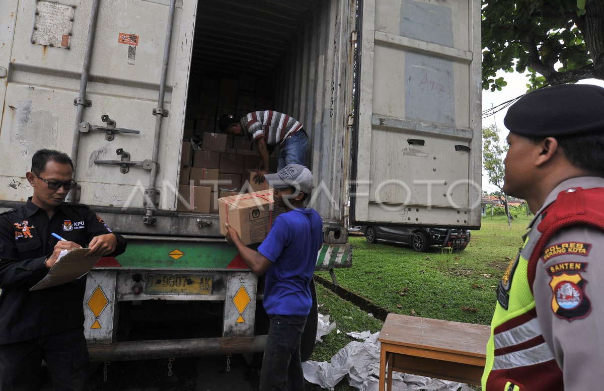 DISTRIBUSI SURAT SUARA | ANTARA Foto