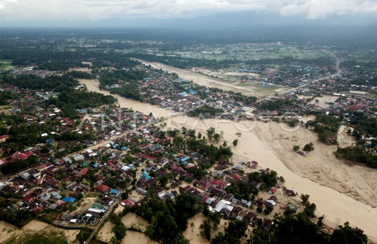 Dampak Banjir Bandang Di Kota Masamba Antara Foto