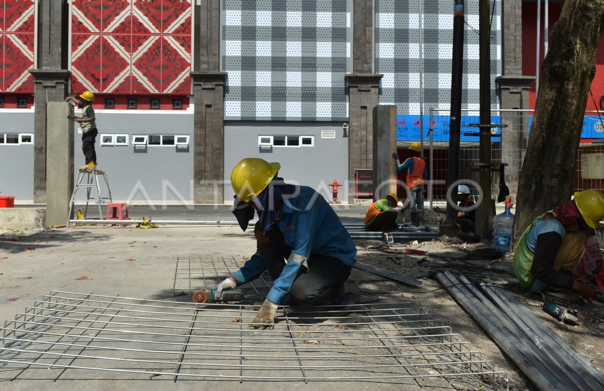 Persiapan stadion Kapten I Wayan Dipta ANTARA Foto