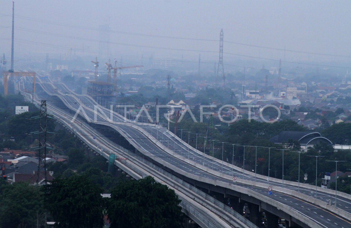 PEMBENAHAN TOL LAYANG JAPEK II JELANG BEROPERASI | ANTARA Foto