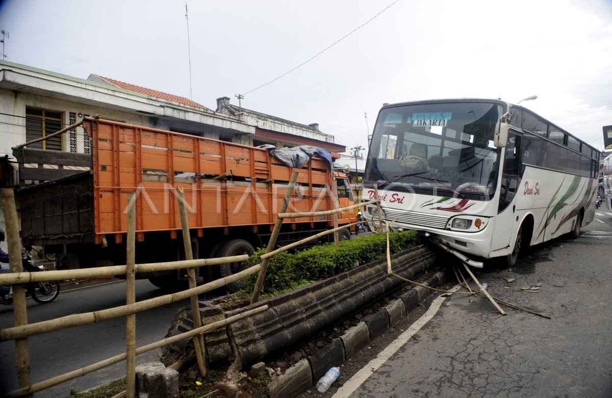 ANGKA KECELAKAAN LALIN | ANTARA Foto