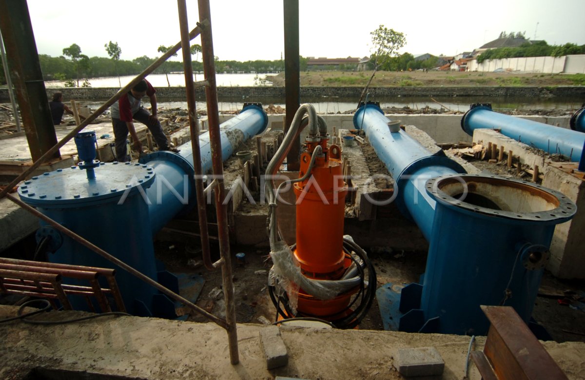 Pembangunan Kolam Retensi Untuk Banjir Antara Foto