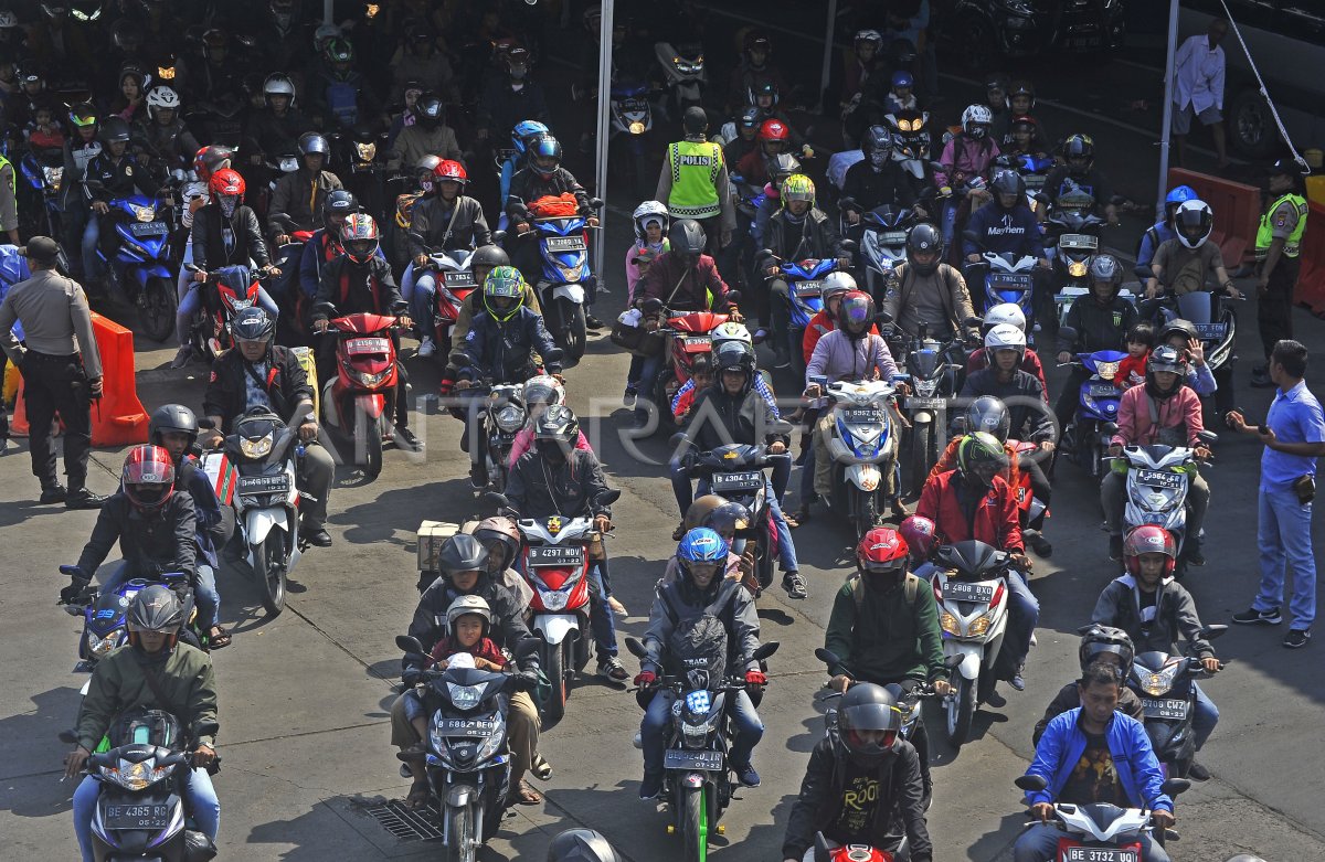 ARUS MUDIK DI PELABUHAN MERAK PADAT | ANTARA Foto