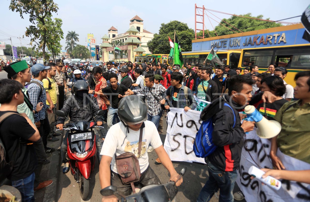 Aksi Blokir Jalan Mahasiswa Uin Antara Foto