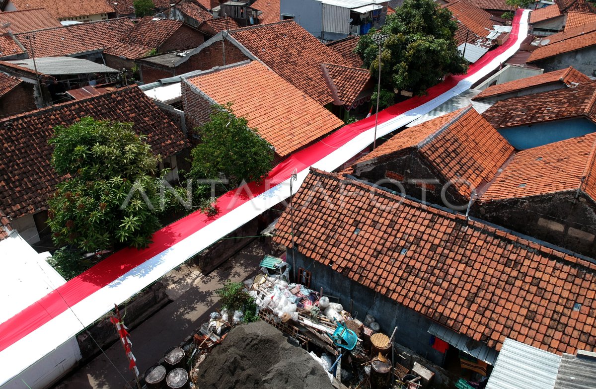 BENDERA MERAH PUTIH TERPANJANG DI TEGAL | ANTARA Foto