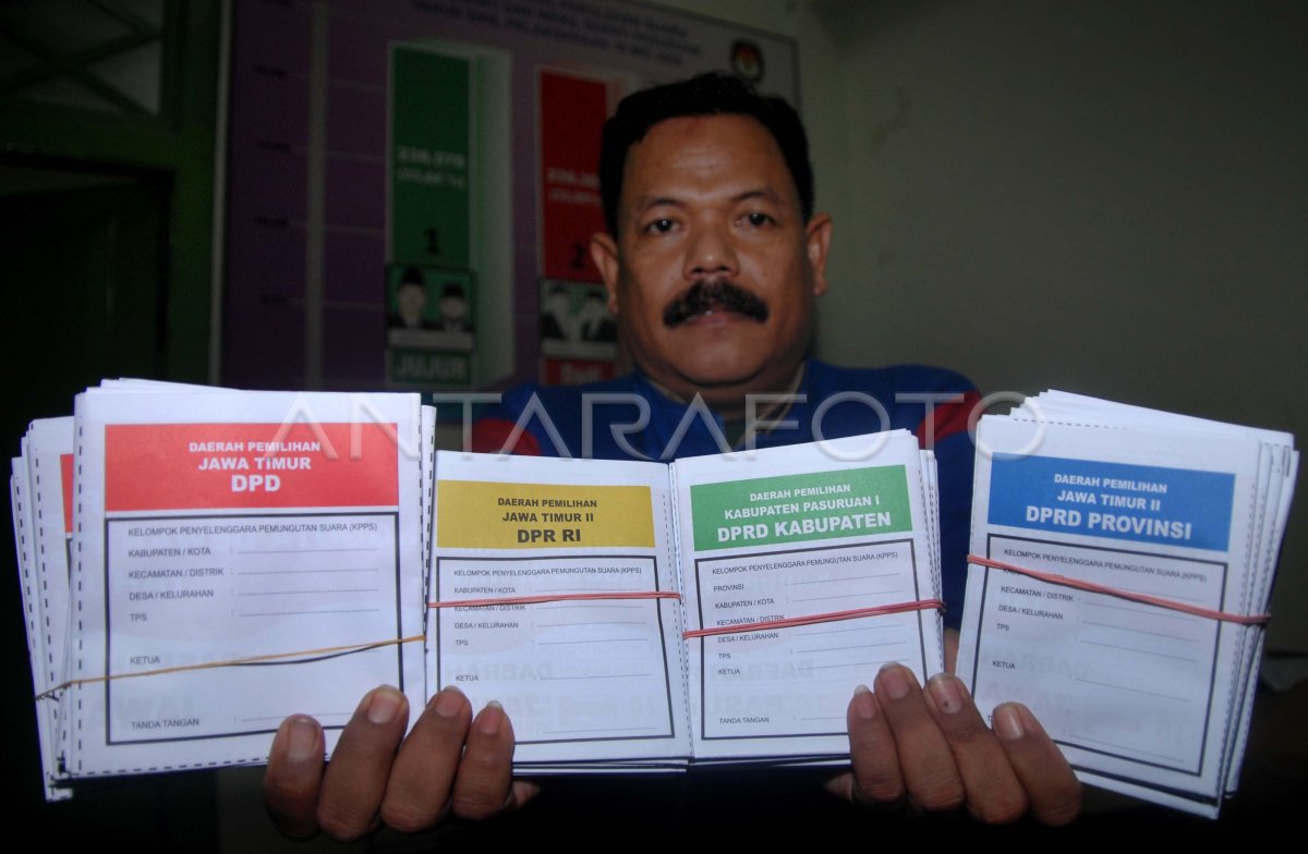 CONTOH KARTU SUARA | ANTARA Foto