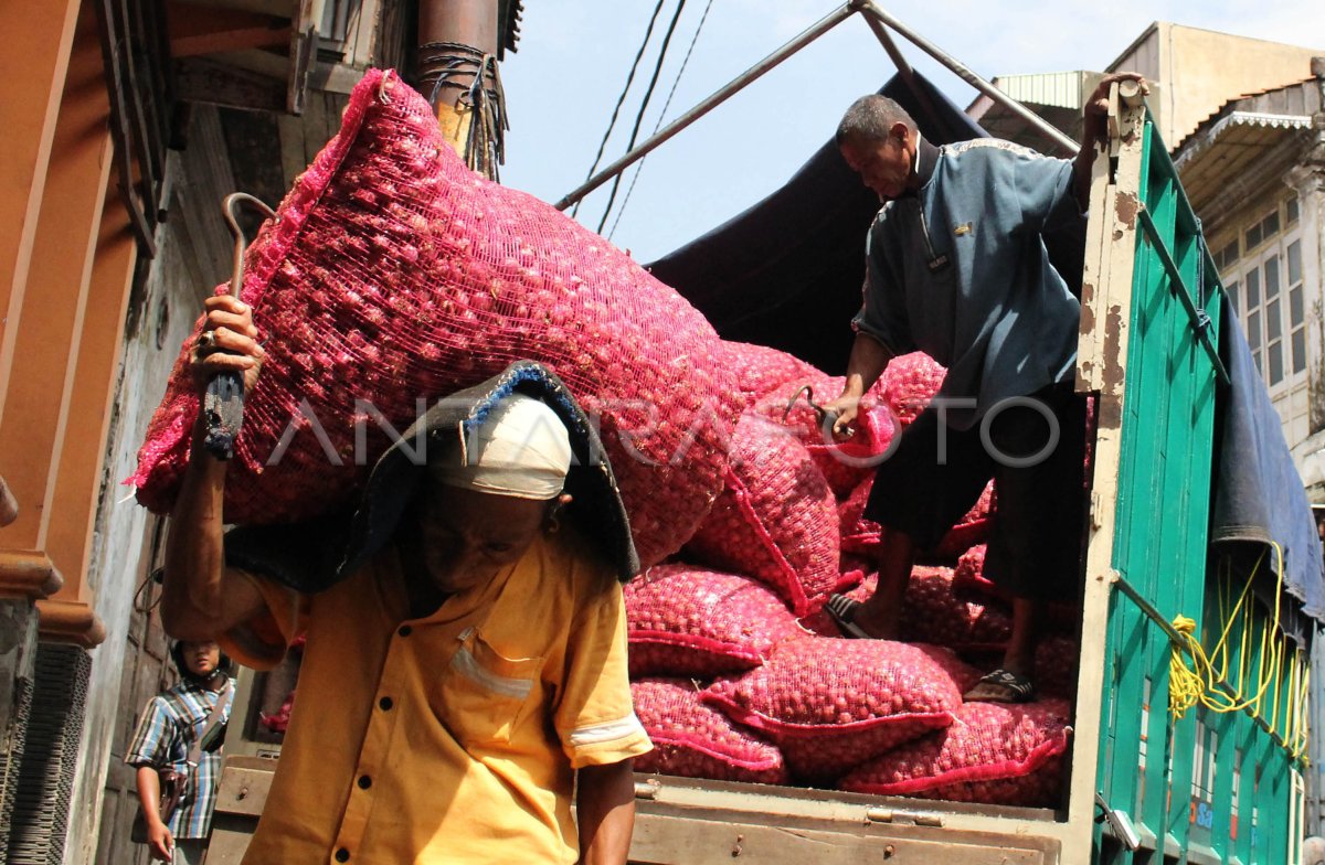 HARGA BAWANG MERAH NAIK | ANTARA Foto