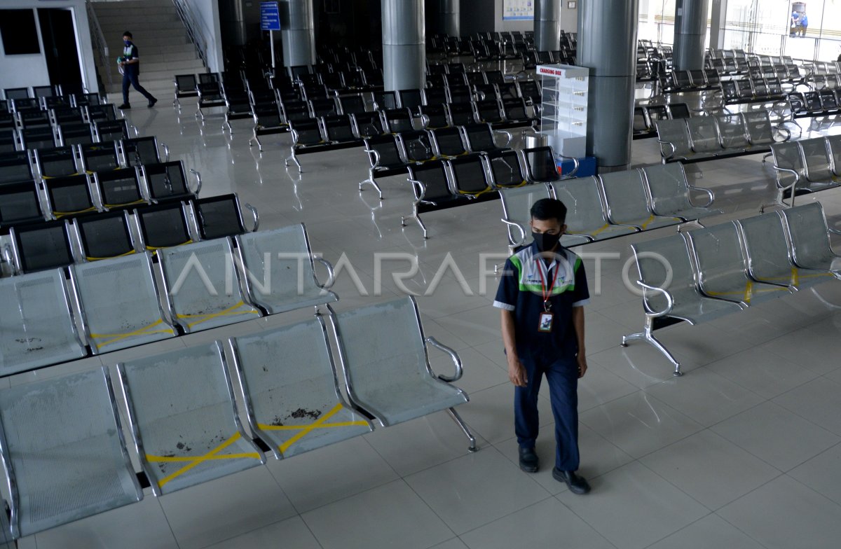 TERMINAL PENUMPANG PELABUHAN SOEKARNO HATTA SEPI | ANTARA Foto