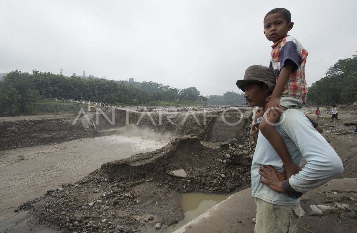 Lahar Dingin Gunung Kelud Antara Foto