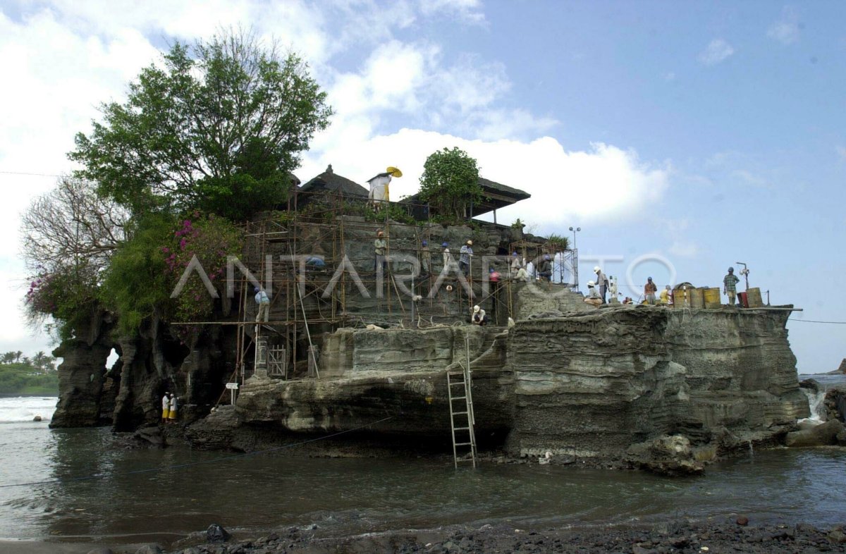 Renovasi Pura Tanah Lot Antara Foto