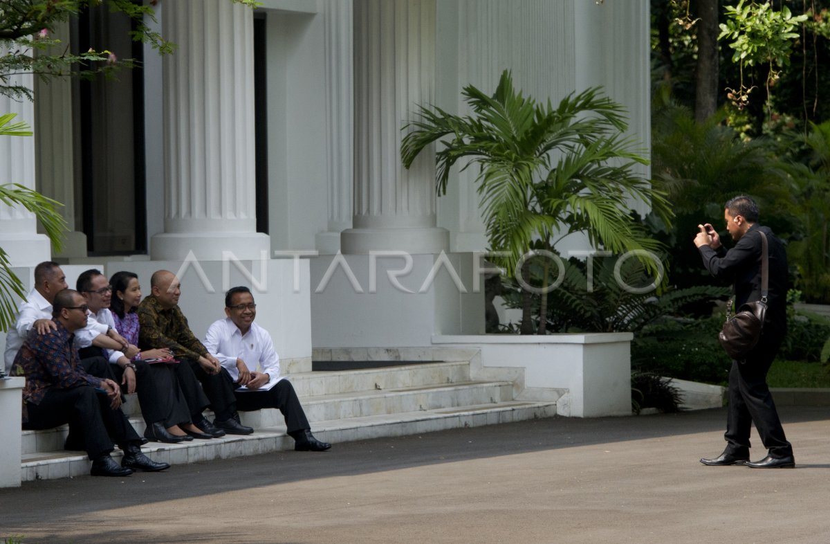 BERFOTO SEBELUM SIDANG KABINET | ANTARA Foto