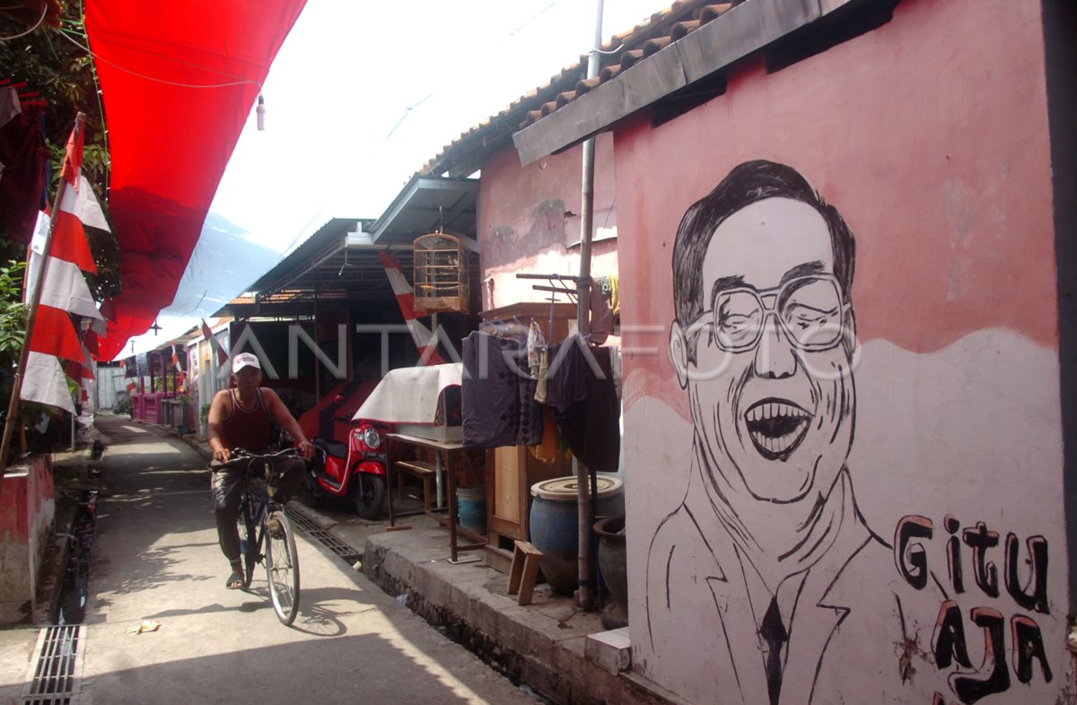 BENDERA MERAH PUTIH TERPANJANG DI TEGAL | ANTARA Foto