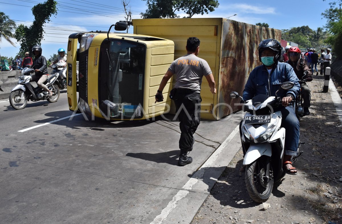 KECELAKAAN LALU LINTAS DI SEMARANG | ANTARA Foto