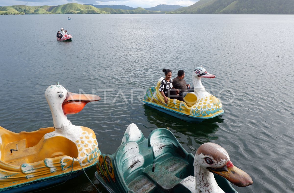 Wisata Tanjung Cinta Danau Sentani Papua