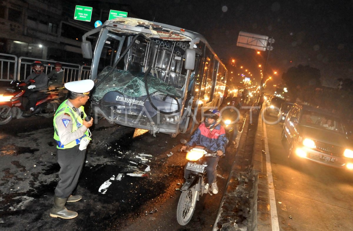 KECELAKAAN TRANSJAKARTA | ANTARA Foto