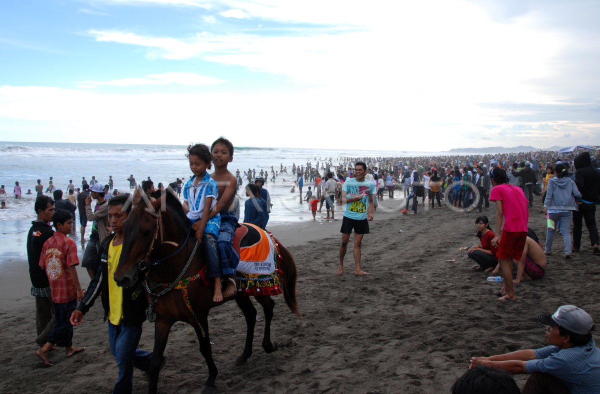 WISATA PANTAI | ANTARA Foto