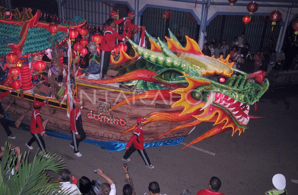 Lampion Naga Antara Foto