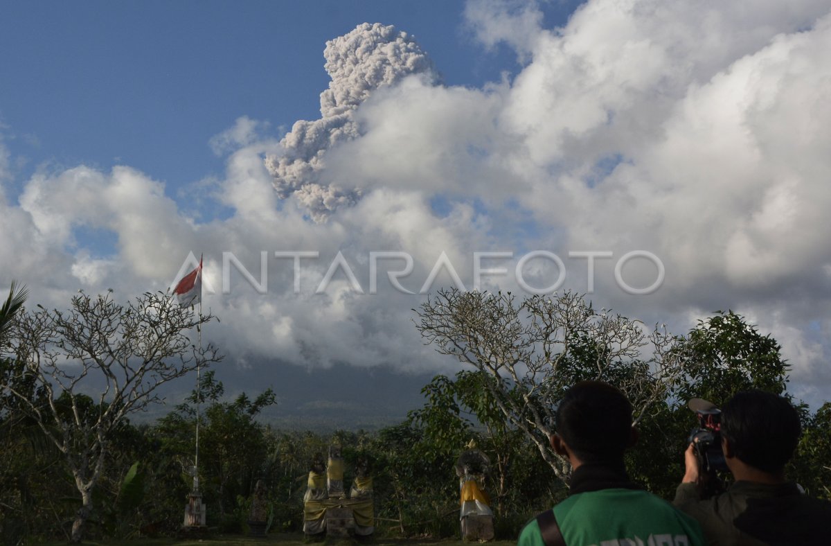 LETUSAN GUNUNG AGUNG