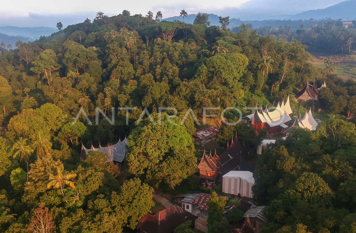 RUMAH GADANG KAMPUNG MINANG | ANTARA Foto