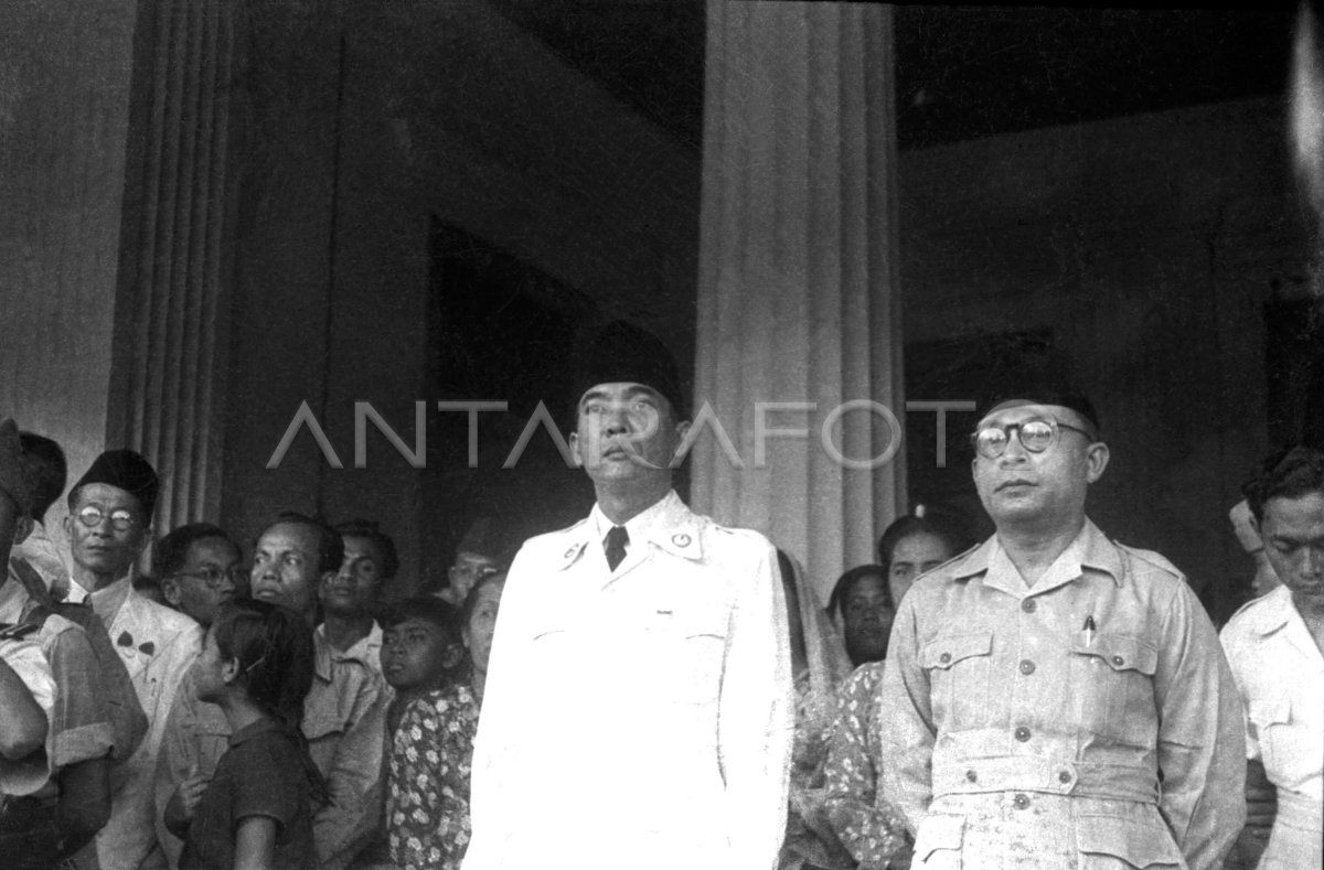 KONFERENSI PERS PERTAMA