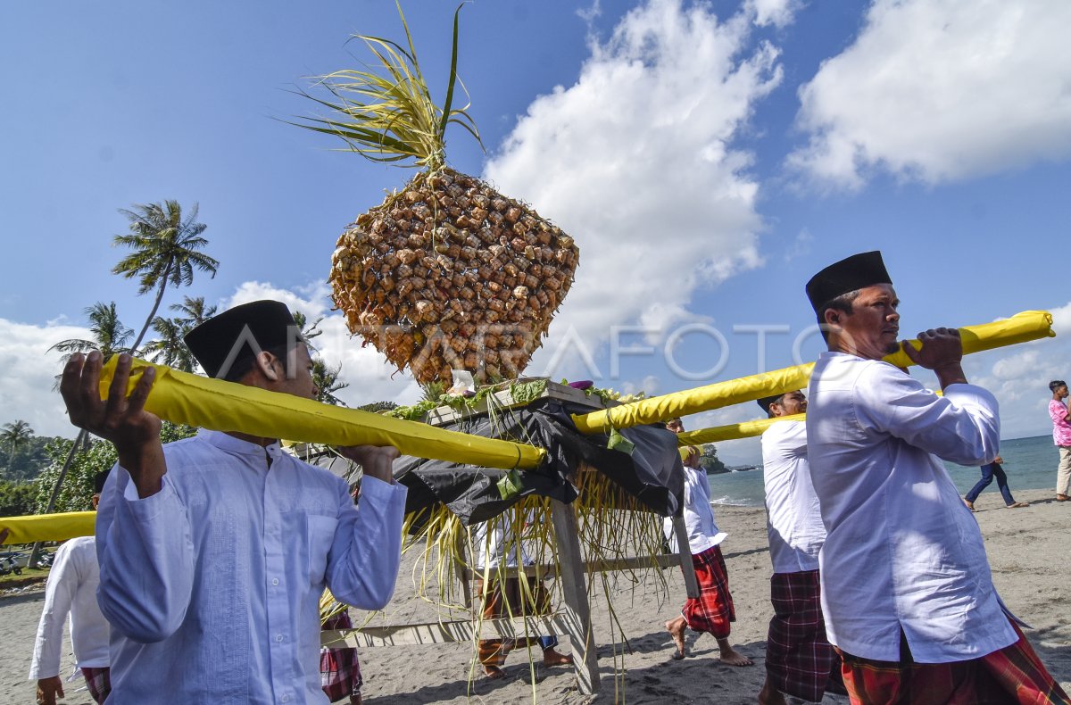 TRADISI LEBARAN TOPAT DI LOMBOK | ANTARA Foto