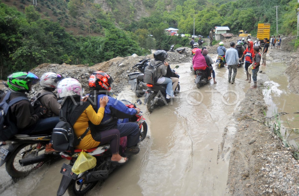 LONGSOR JALAN SUMBAR - JAMBI