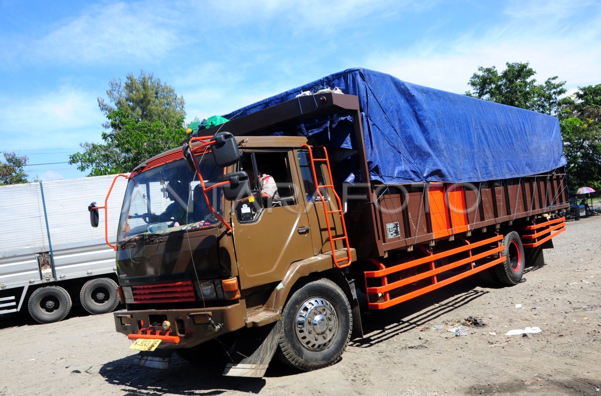 TRUK ANGKUT BAHAN PELEDAK | ANTARA Foto