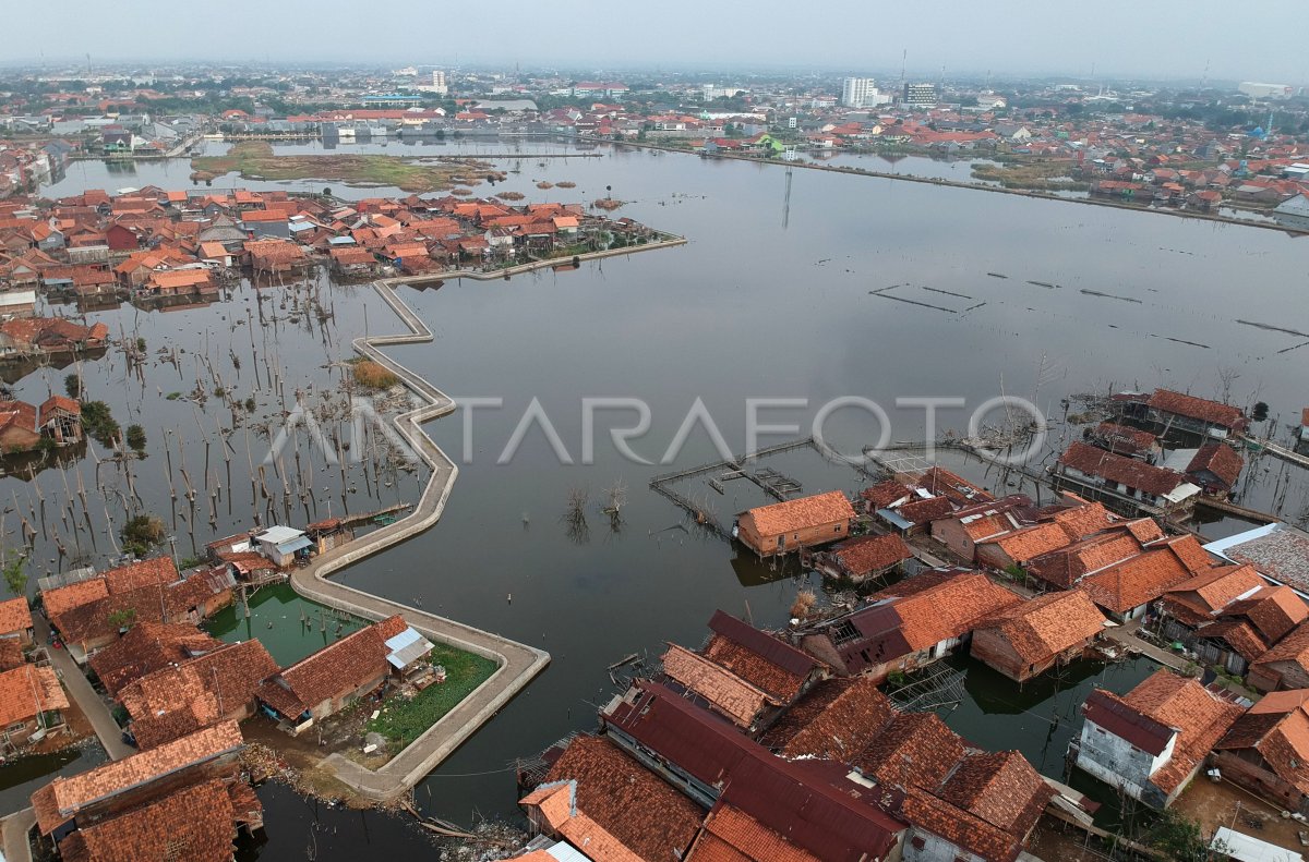 PENANGGULANGAN BANJIR ROB PEKALONGAN | ANTARA Foto