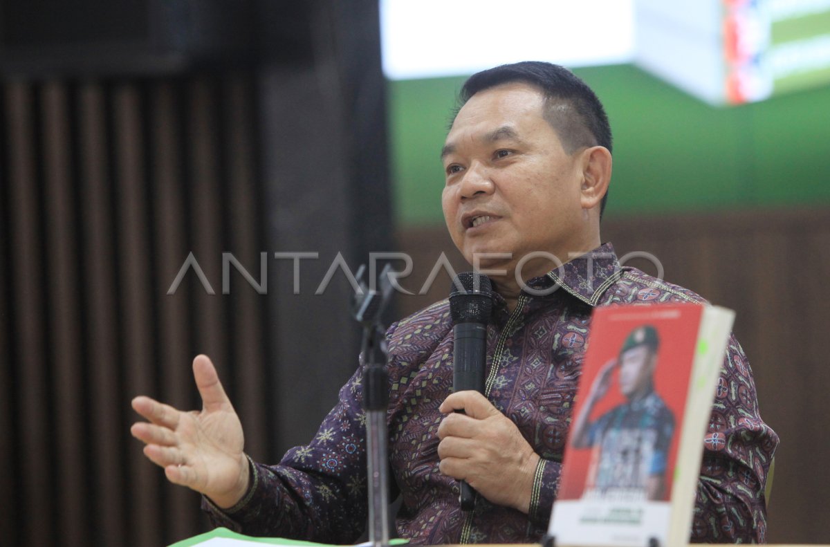 Peluncuran Buku Loper Koran Jadi Jenderal Antara Foto